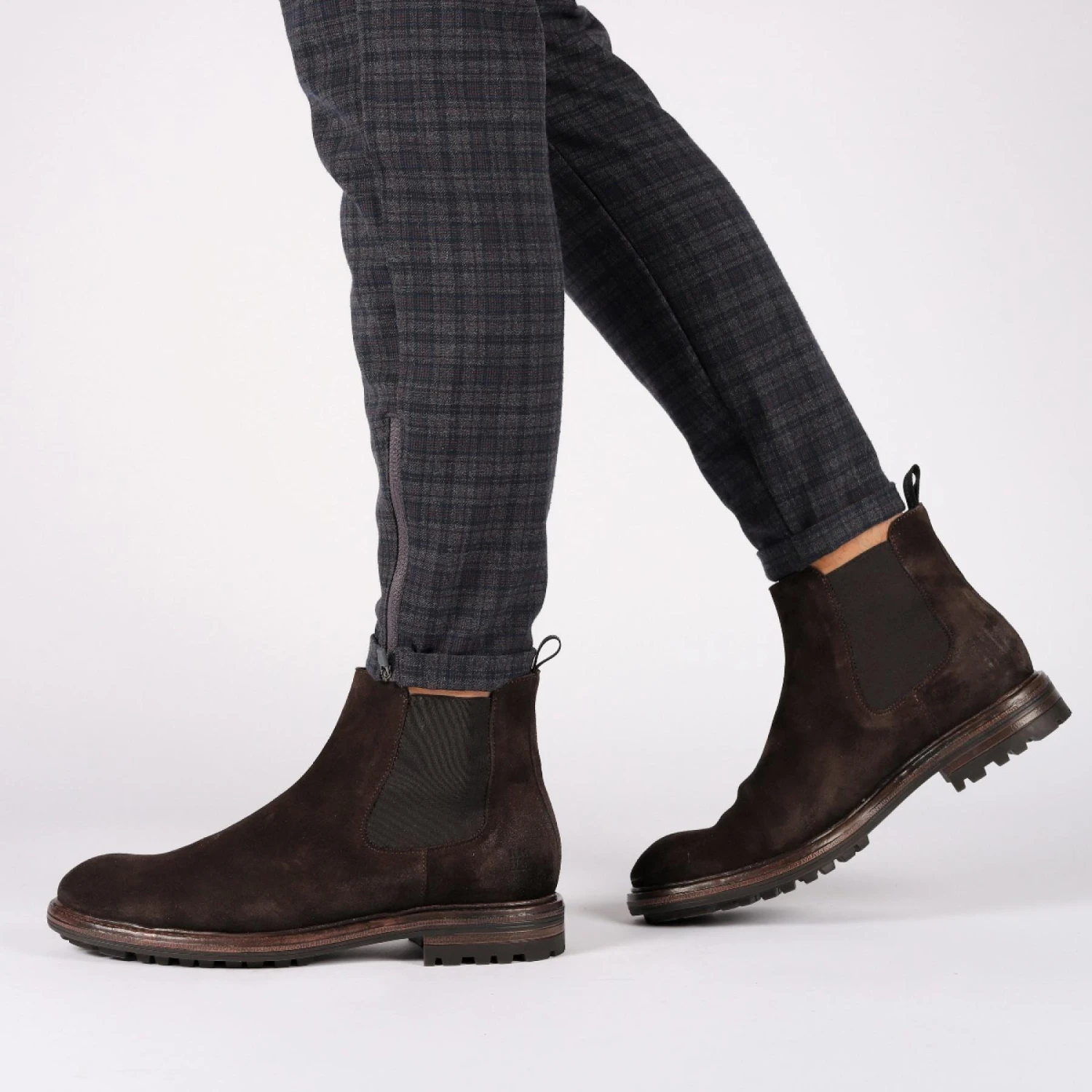 Front Page 34 Front Page -StepStrong Boots ug23.sbrn 4